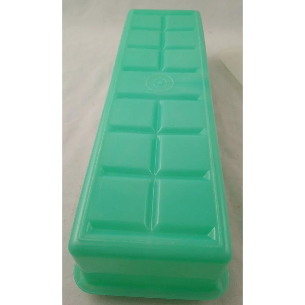 Vintage Tupperware GREEN CELERY/VEGETABLE Container 13